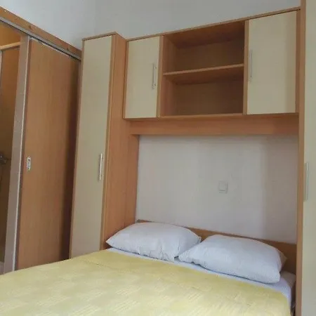 Jela 3* Makarska